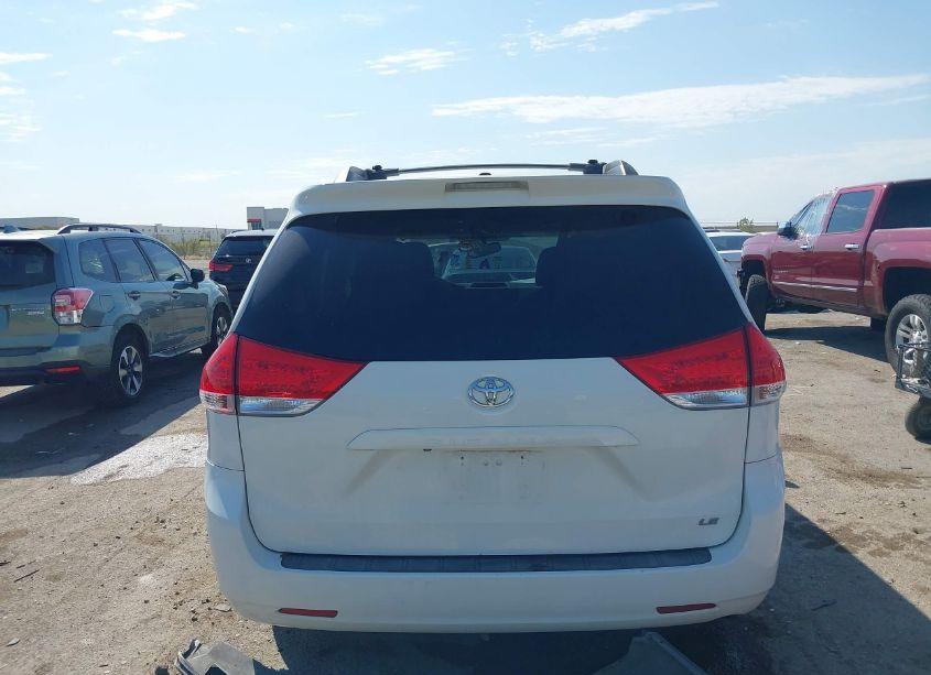 Photo 16 of 2011 Toyota Sienna LE V6 (VIN 5TDKK3DC2BS172376)