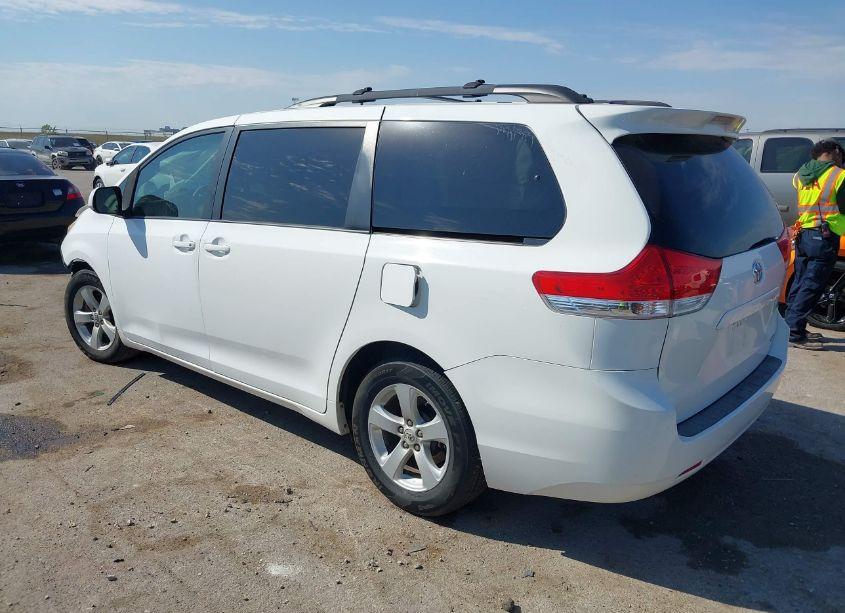 Photo 3 of 2011 Toyota Sienna LE V6 (VIN 5TDKK3DC2BS172376)