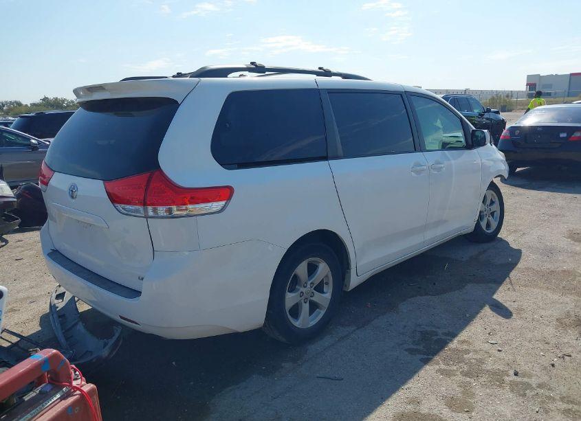 Photo 4 of 2011 Toyota Sienna LE V6 (VIN 5TDKK3DC2BS172376)