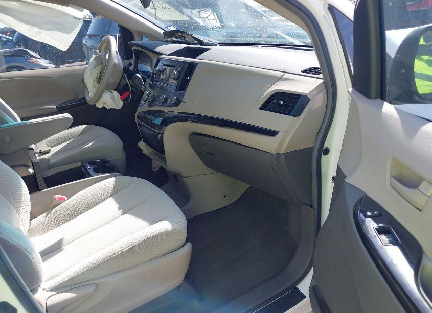 Photo 5 of 2011 Toyota Sienna LE V6 (VIN 5TDKK3DC2BS172376)