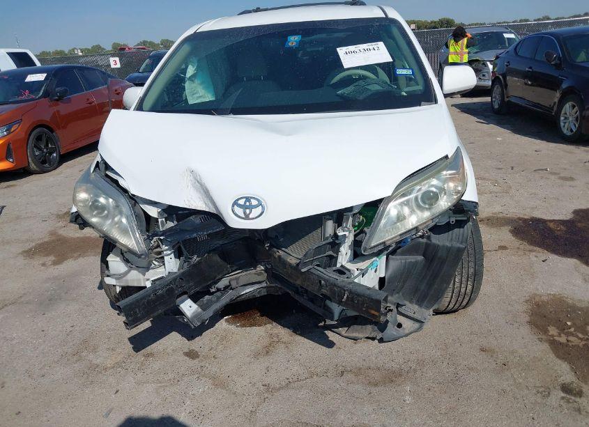 Photo 6 of 2011 Toyota Sienna LE V6 (VIN 5TDKK3DC2BS172376)