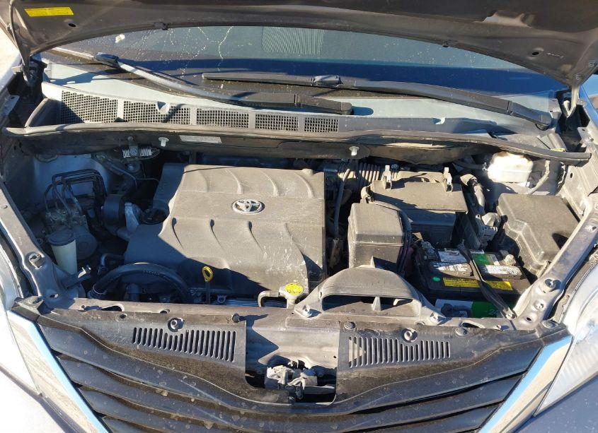 Photo 10 of 2011 Toyota Sienna LE V6 (VIN 5TDKK3DC2BS173852)