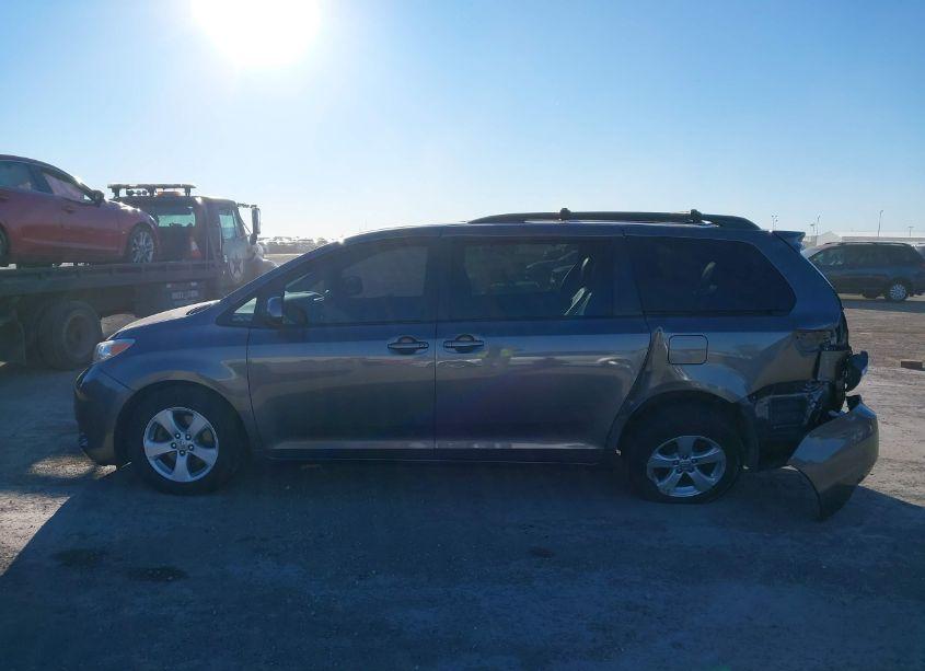 Photo 14 of 2011 Toyota Sienna LE V6 (VIN 5TDKK3DC2BS173852)