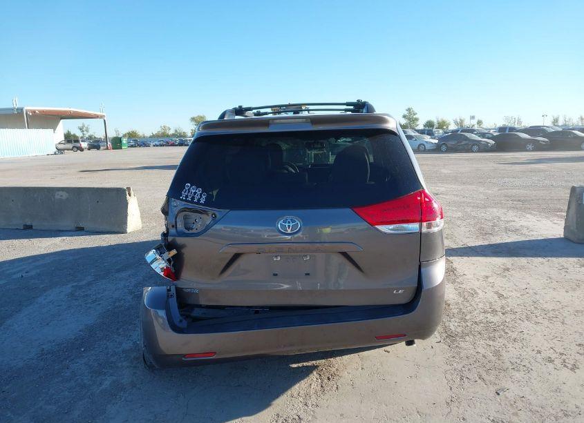 Photo 16 of 2011 Toyota Sienna LE V6 (VIN 5TDKK3DC2BS173852)