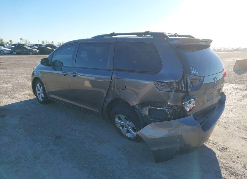 Photo 3 of 2011 Toyota Sienna LE V6 (VIN 5TDKK3DC2BS173852)