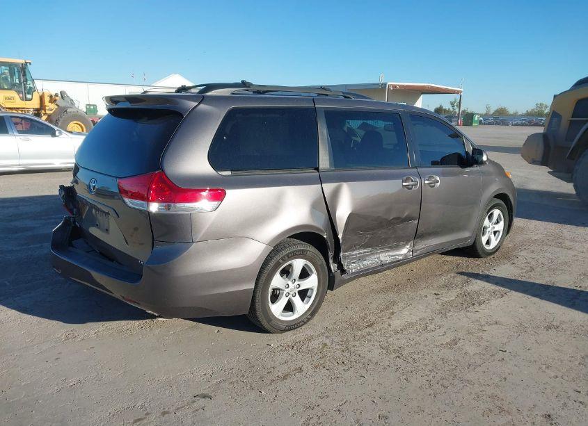 Photo 4 of 2011 Toyota Sienna LE V6 (VIN 5TDKK3DC2BS173852)