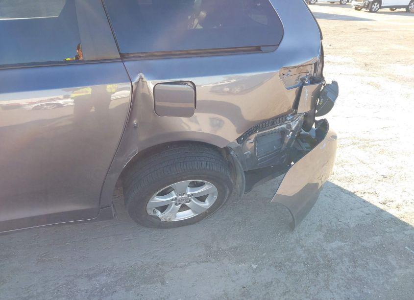 Photo 6 of 2011 Toyota Sienna LE V6 (VIN 5TDKK3DC2BS173852)