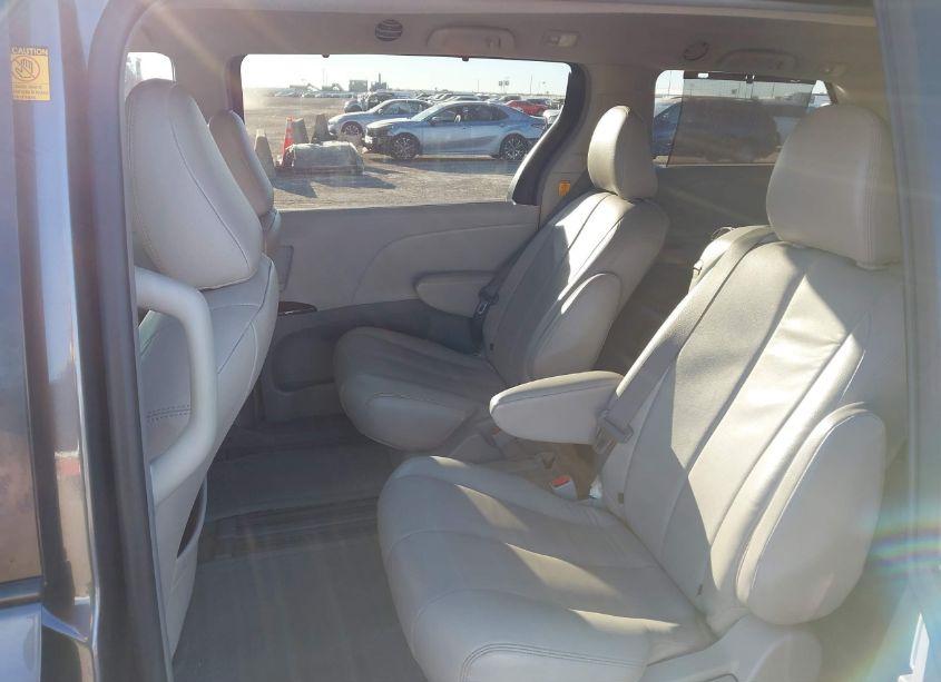 Photo 8 of 2011 Toyota Sienna LE V6 (VIN 5TDKK3DC2BS173852)