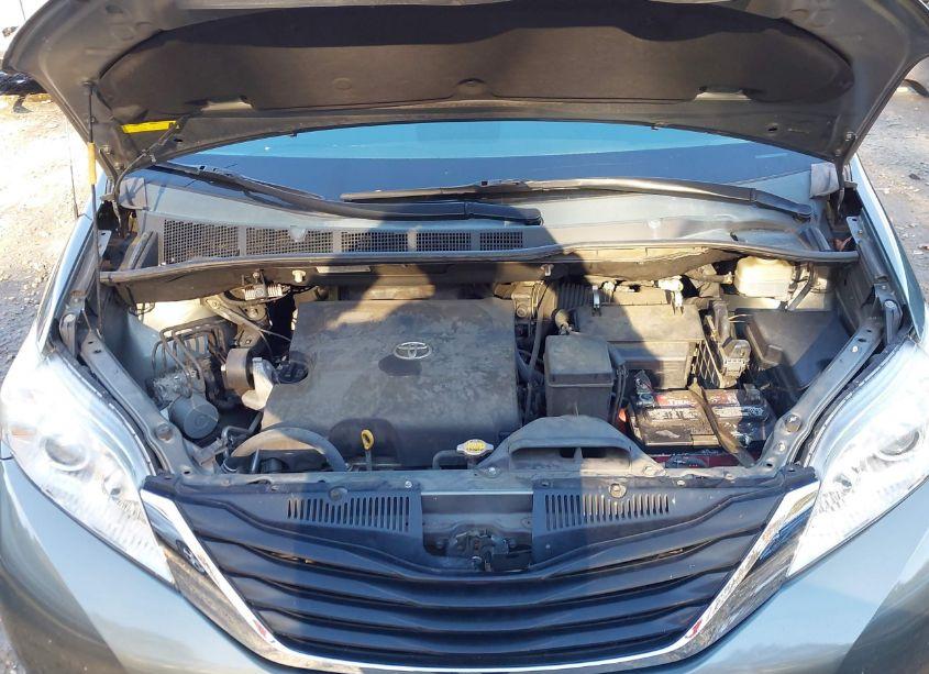 Photo 10 of 2012 Toyota Sienna LE V6 8 PASSENGER (VIN 5TDKK3DC2CS191575)