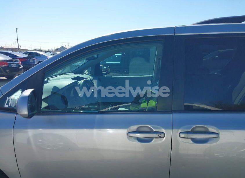 Photo 14 of 2012 Toyota Sienna LE V6 8 PASSENGER (VIN 5TDKK3DC2CS202297)