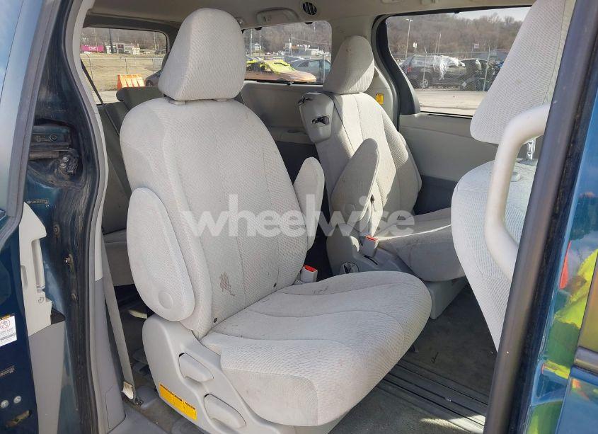 Photo 8 of 2012 Toyota Sienna LE V6 8 PASSENGER (VIN 5TDKK3DC2CS222355)