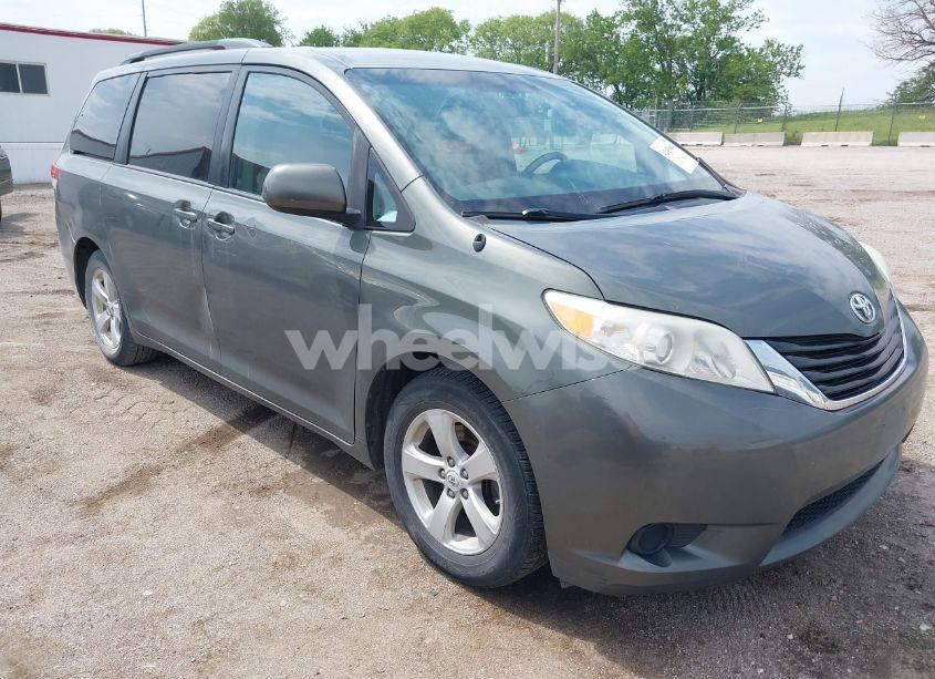 2012 Toyota Sienna LE V6 8 PASSENGER (VIN 5TDKK3DC2CS243111) main photo