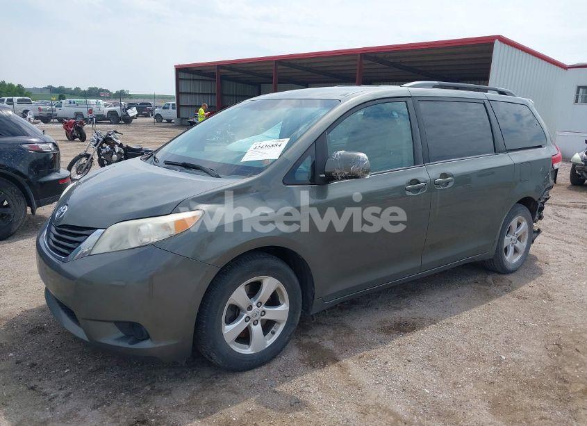 Photo 2 of 2012 Toyota Sienna LE V6 8 PASSENGER (VIN 5TDKK3DC2CS243111)