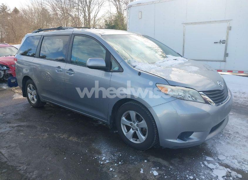 2012 Toyota Sienna LE V6 8 PASSENGER (VIN 5TDKK3DC2CS245540) main photo