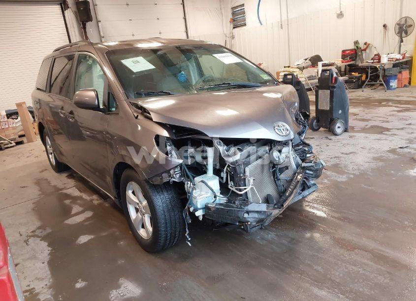 2012 Toyota Sienna LE V6 8 PASSENGER (VIN 5TDKK3DC2CS249670) main photo