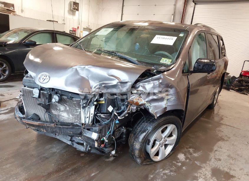 Photo 2 of 2012 Toyota Sienna LE V6 8 PASSENGER (VIN 5TDKK3DC2CS249670)