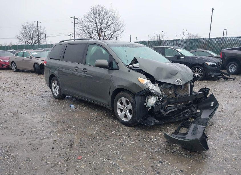 2012 Toyota Sienna LE V6 8 PASSENGER (VIN 5TDKK3DC2CS267456) main photo