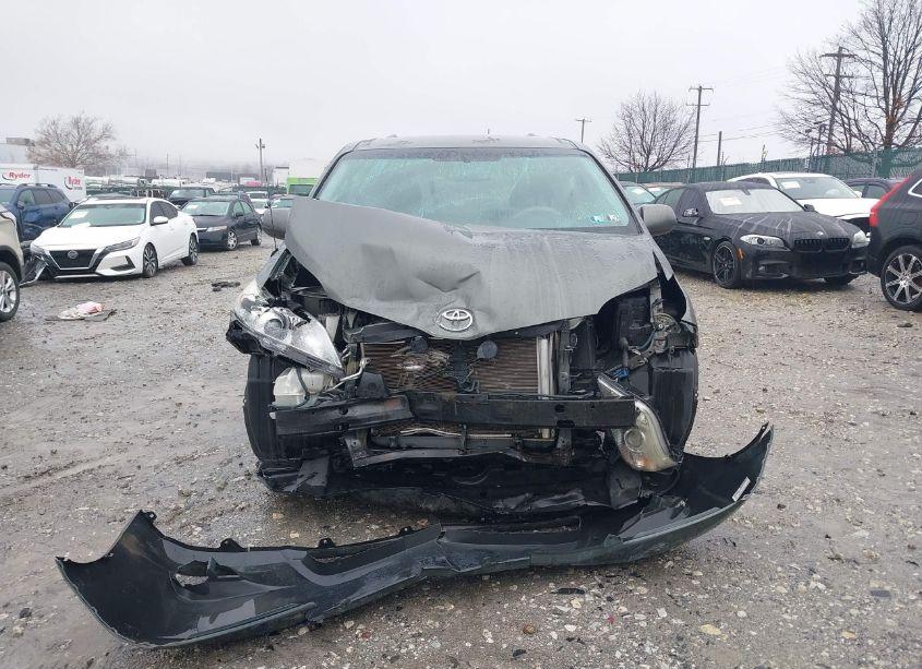 Photo 11 of 2012 Toyota Sienna LE V6 8 PASSENGER (VIN 5TDKK3DC2CS267456)