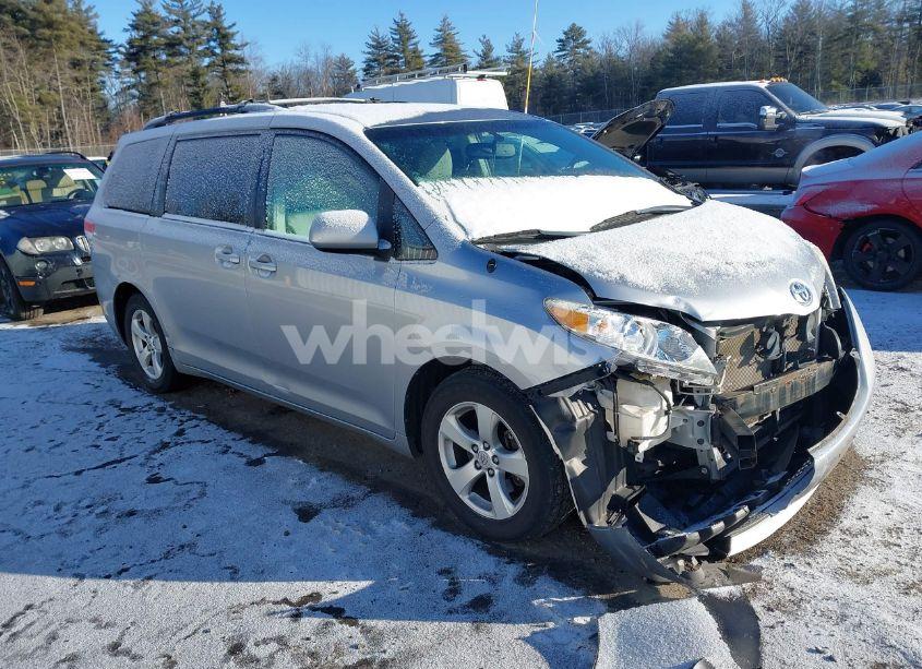 2012 Toyota Sienna LE V6 8 PASSENGER (VIN 5TDKK3DC2CS275217) main photo