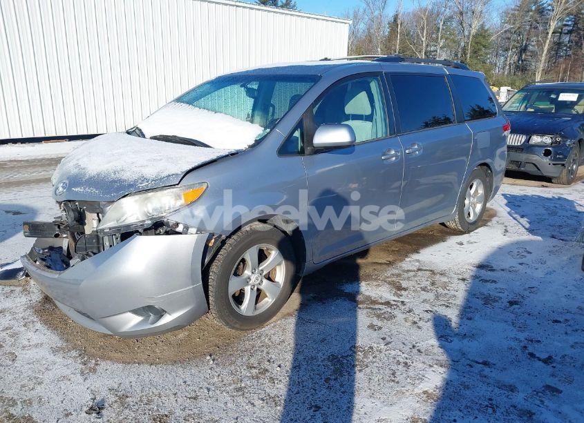 Photo 2 of 2012 Toyota Sienna LE V6 8 PASSENGER (VIN 5TDKK3DC2CS275217)