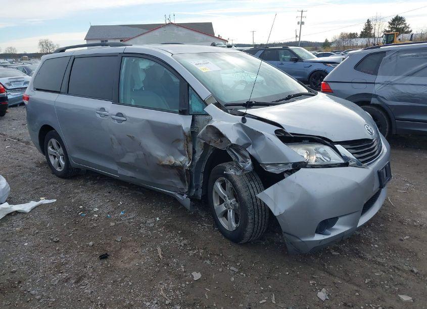 2012 Toyota Sienna LE V6 8 PASSENGER (VIN 5TDKK3DC2CS279266) main photo