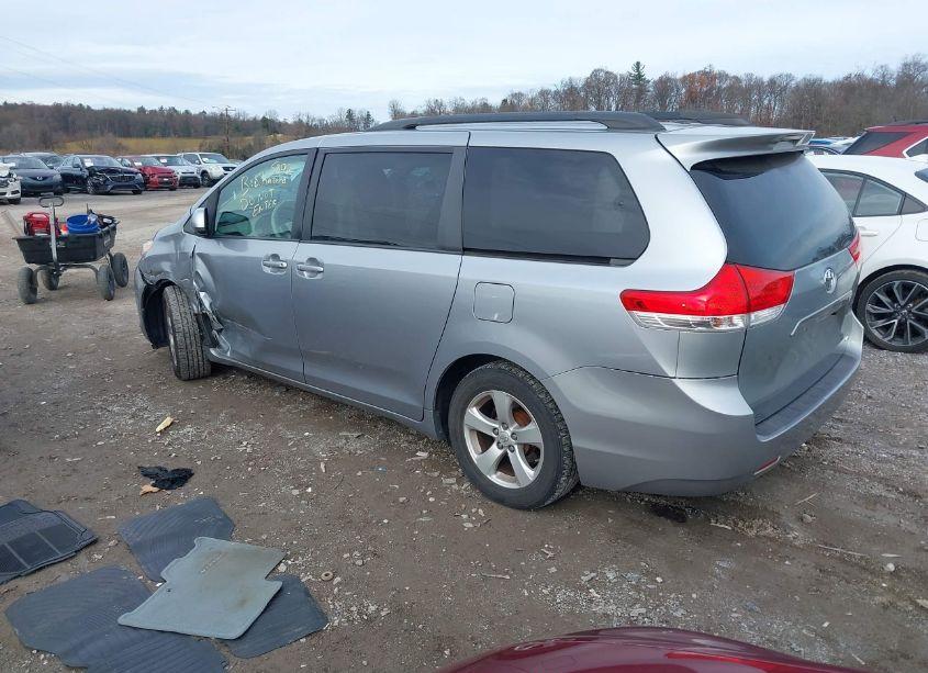 Photo 3 of 2012 Toyota Sienna LE V6 8 PASSENGER (VIN 5TDKK3DC2CS279266)