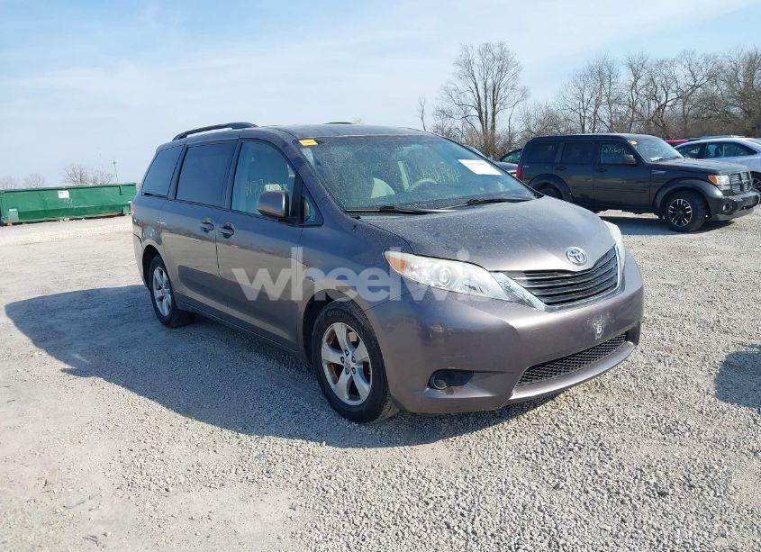 2013 Toyota Sienna LE V6 8 PASSENGER (VIN 5TDKK3DC2DS289863) main photo