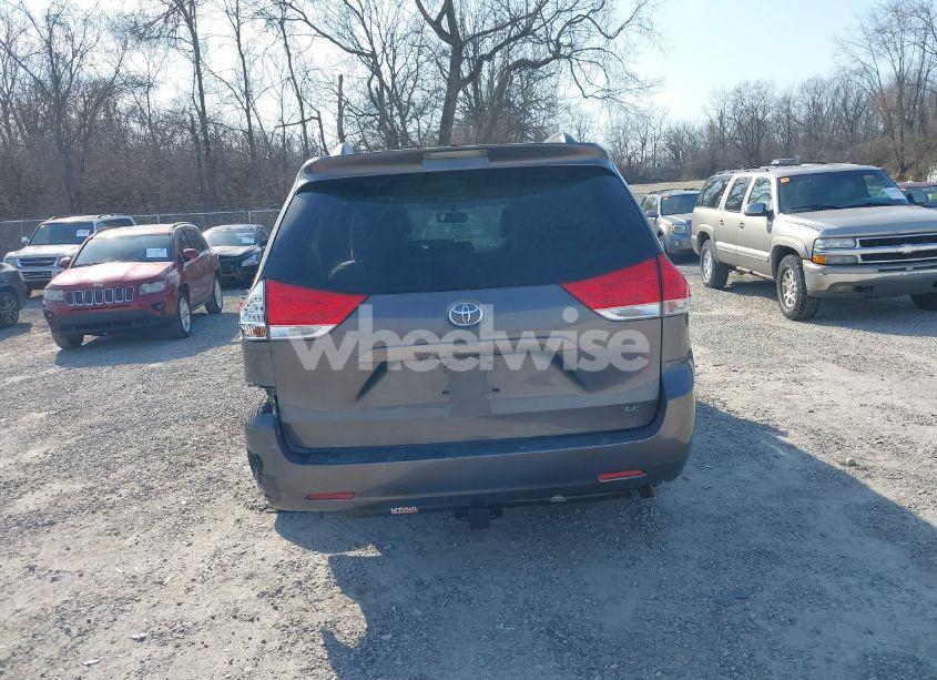 Photo 16 of 2013 Toyota Sienna LE V6 8 PASSENGER (VIN 5TDKK3DC2DS289863)