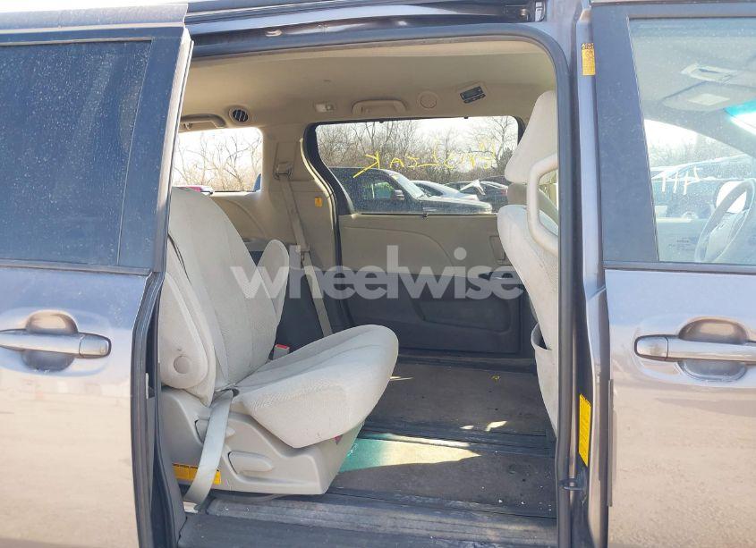 Photo 8 of 2013 Toyota Sienna LE V6 8 PASSENGER (VIN 5TDKK3DC2DS289863)