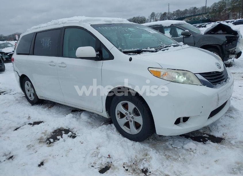 2013 Toyota Sienna LE V6 8 PASSENGER (VIN 5TDKK3DC2DS298515) main photo