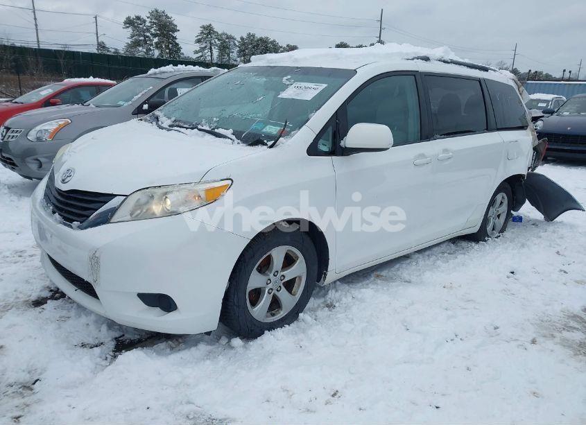 Photo 2 of 2013 Toyota Sienna LE V6 8 PASSENGER (VIN 5TDKK3DC2DS298515)