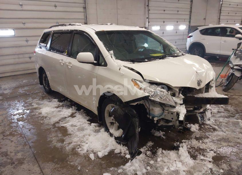 2013 Toyota Sienna LE V6 8 PASSENGER (VIN 5TDKK3DC2DS309626) main photo