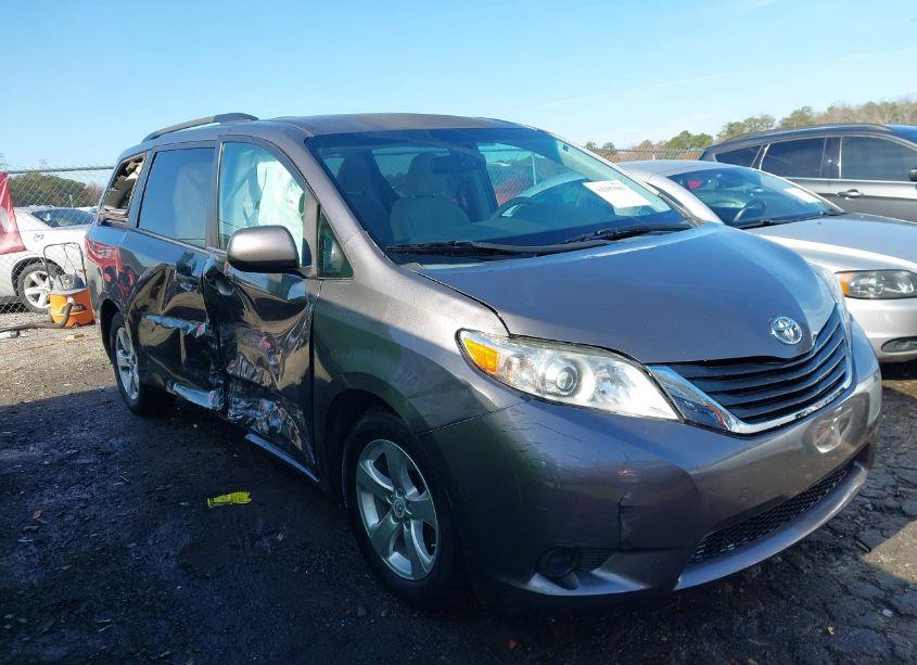 2013 Toyota Sienna LE V6 8 PASSENGER (VIN 5TDKK3DC2DS320030) main photo
