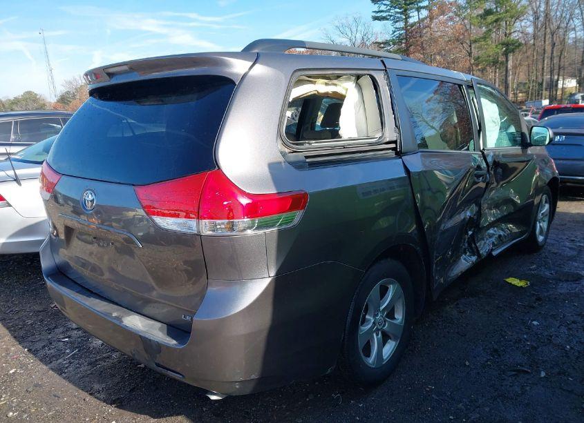 Photo 4 of 2013 Toyota Sienna LE V6 8 PASSENGER (VIN 5TDKK3DC2DS320030)
