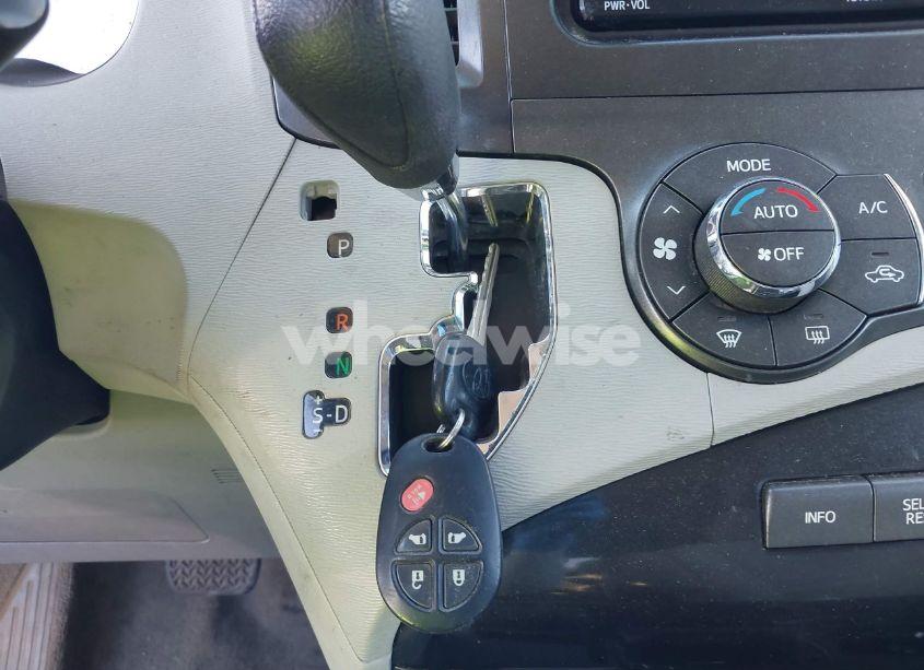 Photo 11 of 2013 Toyota Sienna LE V6 8 PASSENGER (VIN 5TDKK3DC2DS324921)