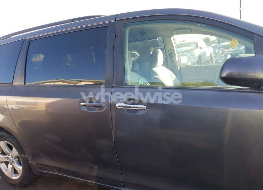 Photo 14 of 2013 Toyota Sienna LE V6 8 PASSENGER (VIN 5TDKK3DC2DS324921)