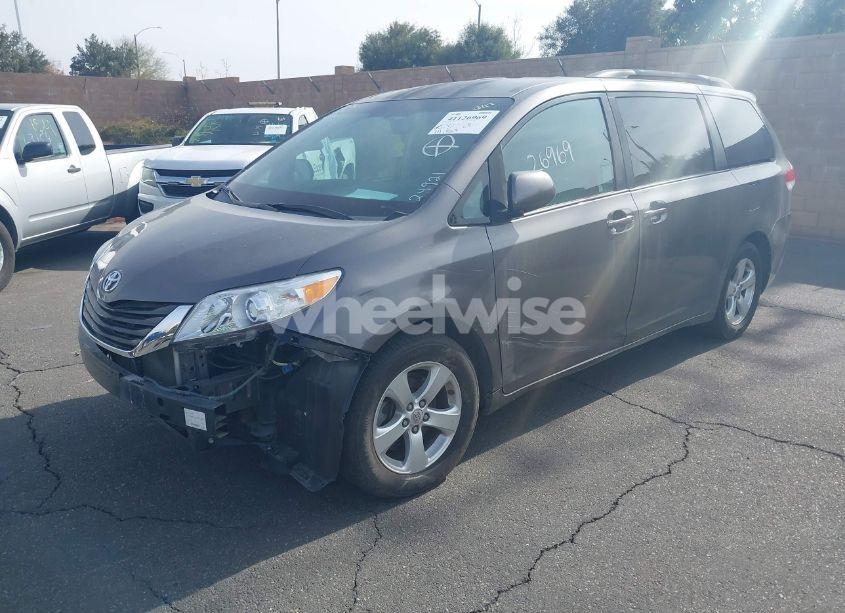 Photo 2 of 2013 Toyota Sienna LE V6 8 PASSENGER (VIN 5TDKK3DC2DS324921)