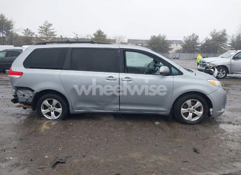 Photo 13 of 2013 Toyota Sienna LE V6 8 PASSENGER (VIN 5TDKK3DC2DS349575)
