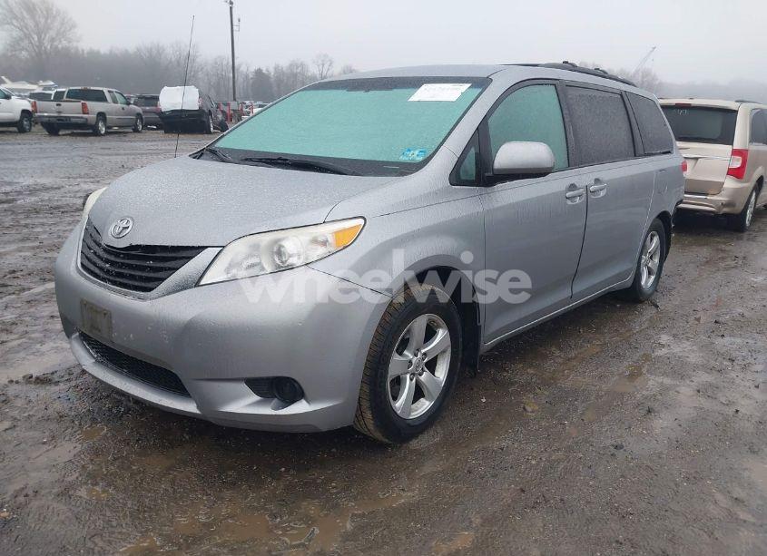 Photo 2 of 2013 Toyota Sienna LE V6 8 PASSENGER (VIN 5TDKK3DC2DS349575)