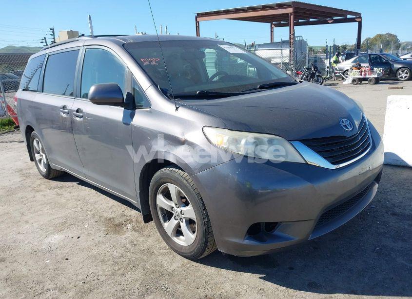 2013 Toyota Sienna LE V6 8 PASSENGER (VIN 5TDKK3DC2DS364013) main photo