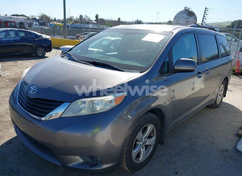 Photo 2 of 2013 Toyota Sienna LE V6 8 PASSENGER (VIN 5TDKK3DC2DS364013)