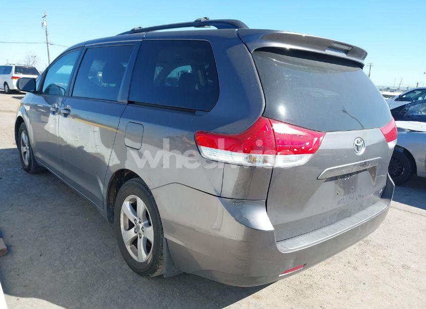 Photo 3 of 2013 Toyota Sienna LE V6 8 PASSENGER (VIN 5TDKK3DC2DS364013)