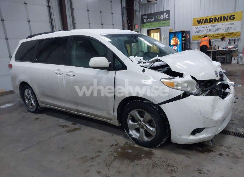 2013 Toyota Sienna LE V6 8 PASSENGER (VIN 5TDKK3DC2DS368790) main photo