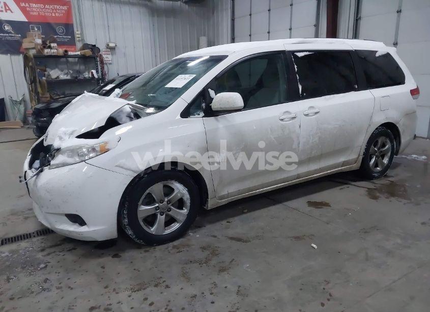 Photo 2 of 2013 Toyota Sienna LE V6 8 PASSENGER (VIN 5TDKK3DC2DS368790)