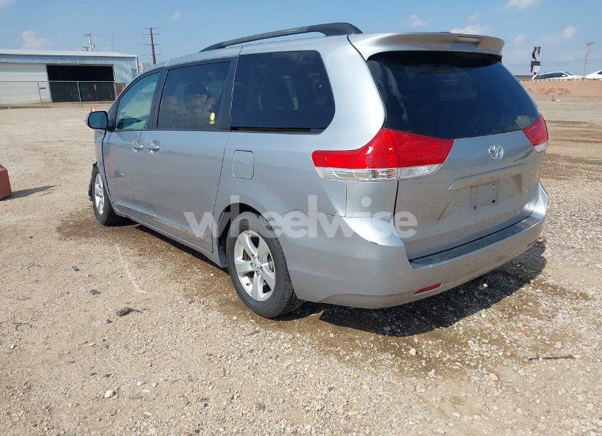 Photo 3 of 2013 Toyota Sienna LE V6 8 PASSENGER (VIN 5TDKK3DC2DS389090)