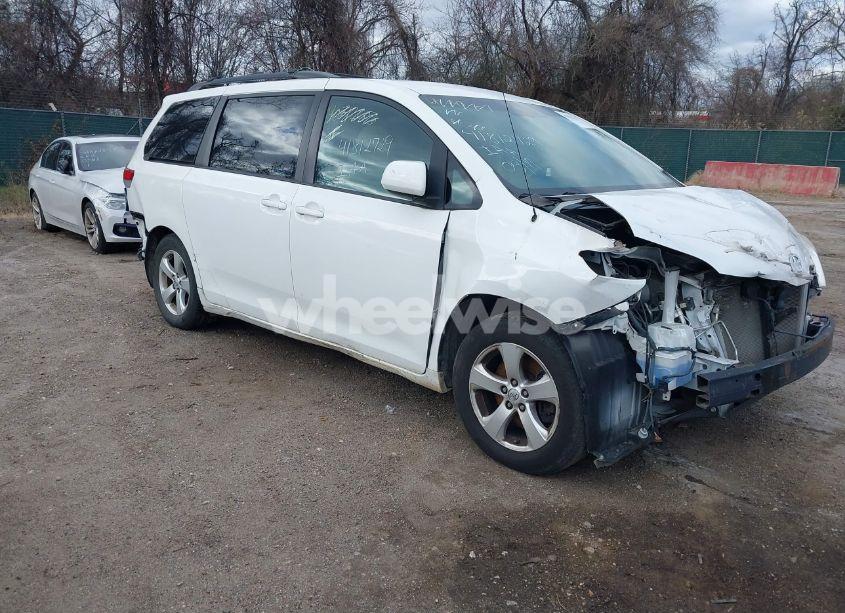 2014 Toyota Sienna LE V6 8 PASSENGER (VIN 5TDKK3DC2ES423210) main photo