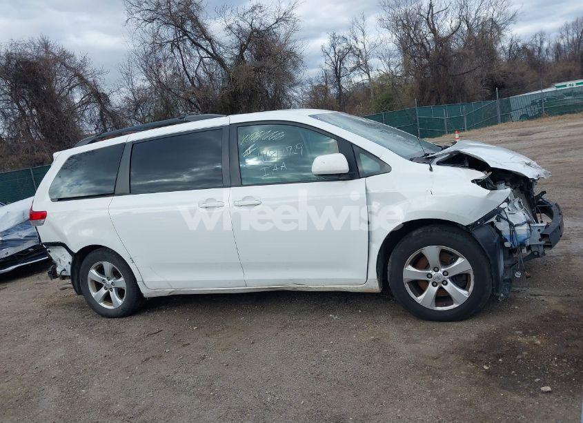 Photo 13 of 2014 Toyota Sienna LE V6 8 PASSENGER (VIN 5TDKK3DC2ES423210)