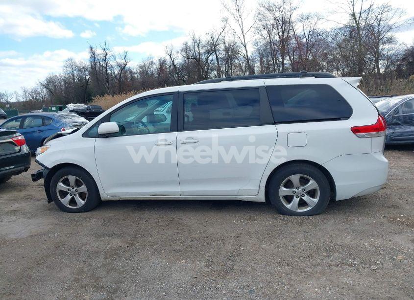 Photo 14 of 2014 Toyota Sienna LE V6 8 PASSENGER (VIN 5TDKK3DC2ES423210)