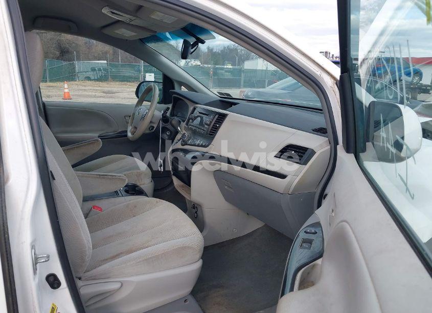 Photo 5 of 2014 Toyota Sienna LE V6 8 PASSENGER (VIN 5TDKK3DC2ES423210)