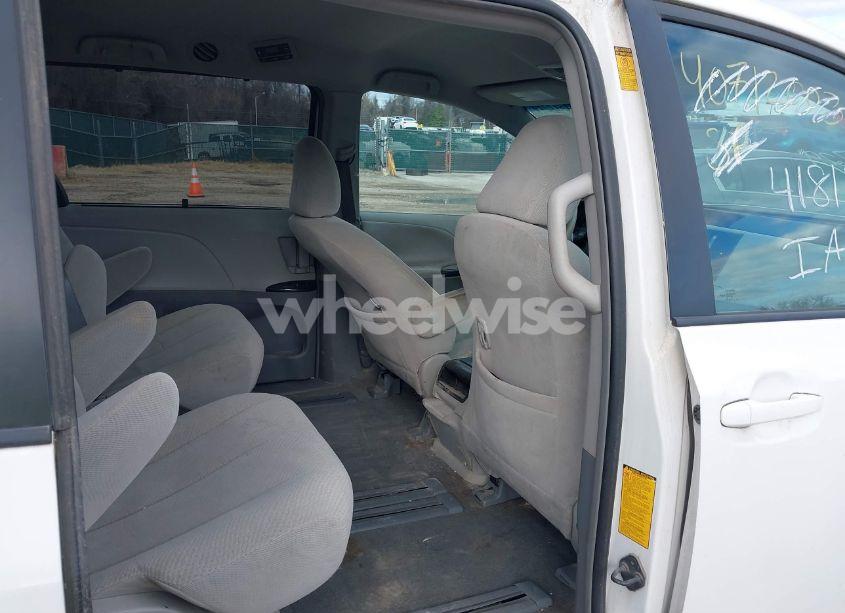 Photo 8 of 2014 Toyota Sienna LE V6 8 PASSENGER (VIN 5TDKK3DC2ES423210)